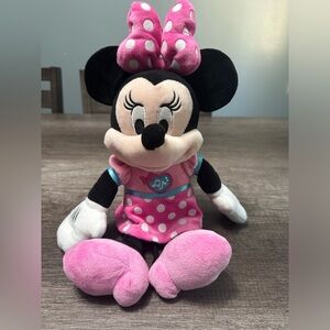 Disney Junior Plush Singing Minnie Mouse Plush
Stuffed Animal Lights Up Works